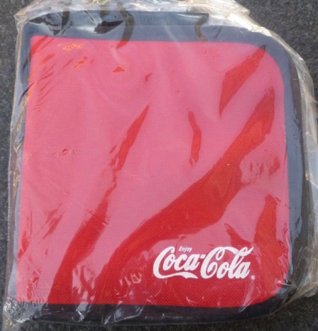 2603-9 € 3,00 coca cola cd houder rood met zwart randje.jpeg